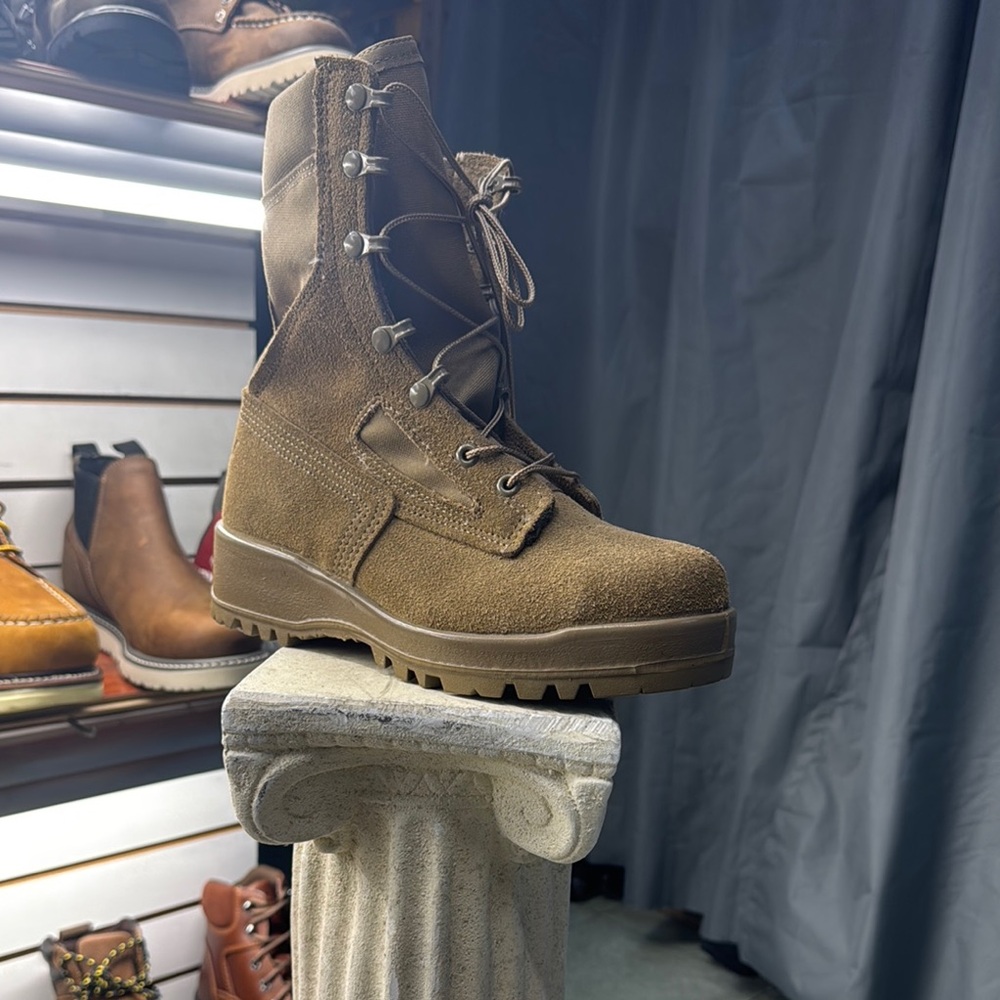 Steel toe combat boots brand new 5 EW